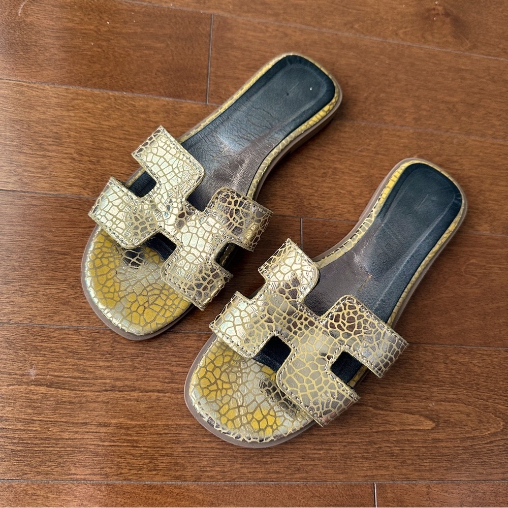 Stylish Women's Golden Slide Sandals